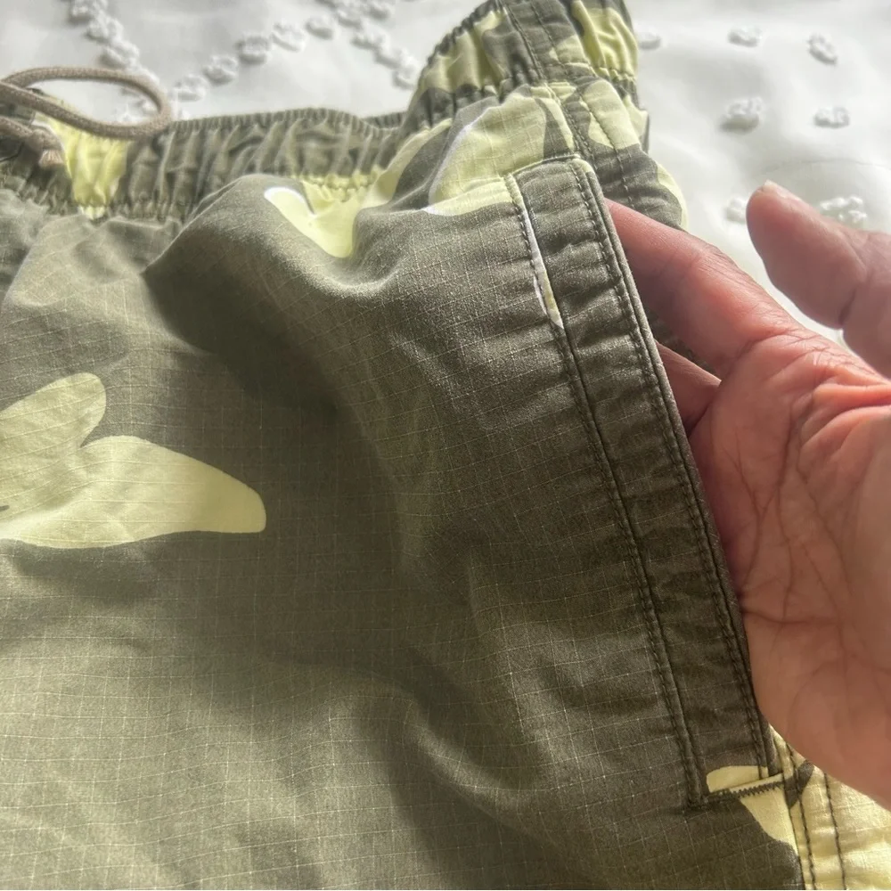 BREAKWATER Board Shorts Olive Yellow Sz XL